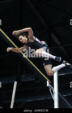 Mondo Duplantis aka Armand Duplantis (SWE) stabilisce un record mondiale di 20-2 3/4 (6,17m) nel suo secondo tentativo nella Orlen Copernicus Cup in un World Athletics Indoor Tour meeting, sabato, 8 febbraio 2020, a Torun, Polonia. Duplantis ha eclissato il precedente record di 20-2 1/2 (6.16m), stabilito da Renaud Lavellenie (fra) nel 2014. (Foto di IOS/ESPA-Images) Foto Stock
