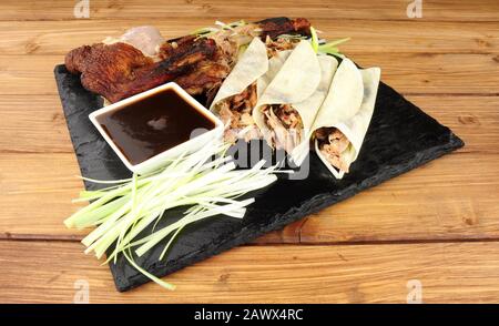 Cinese aromatico arrosto di carne di anatra e frittelle pasto Foto Stock