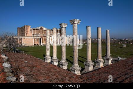 Le strutture della ricca città lidiana che sono sopravvissute fino ad oggi; Ci sono negozi, biblioteca, strada colonnata, sinagoga, palestra, hammam Foto Stock