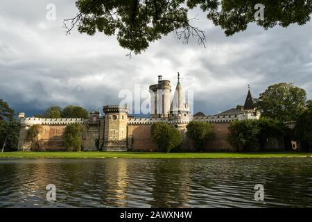 Vista di Franzensburg, un castello in Laxenburg, Austria Inferiore, Austria. Fu costruita tra il 1801 e il 1836. Essa è stata nominata in memoria dell'ultima Santa Romana Foto Stock