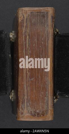 Rilegatura in pelle di un salterio liturgico armeno del 16th secolo e calendario perpetuo stampato nel 1500 Foto Stock