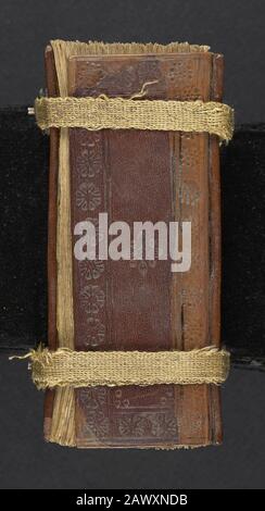 Rilegatura in pelle di un salterio liturgico armeno del 16th secolo e calendario perpetuo stampato nel 1500 Foto Stock