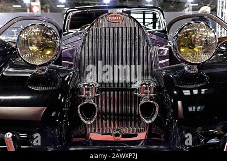 Parigi, Francia. 8th Feb, 2020. Bugatti Radiator Grill   lo spettacolo Retromobile apre le sue porte dal 5 al 9 febbraio 2020, a PARIGI-EXPO a Parigi, Francia. Foto Stock