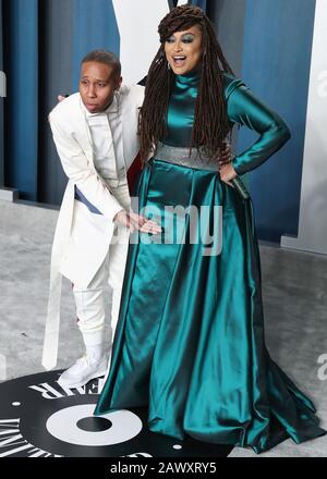 Beverly HILLS, LOS ANGELES, CALIFORNIA, Stati Uniti d'America - 09 FEBBRAIO: Lena Waithe e Ava DuVernay arrivano al 2020 Vanity Fair Oscar Party che si tiene presso il Wallis Annenberg Center for the Performing Arts il 9 febbraio 2020 a Beverly Hills, Los Angeles, California, Stati Uniti. (Foto Di Xavier Collin/Agenzia Stampa Immagini) Foto Stock