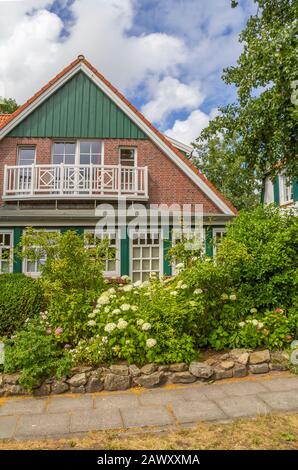 Impressione del villaggio di Spiekeroog che si trova sull'isola di Spiekeroog, una delle Isole Frisone orientali sulla costa del Mare del Nord della Germania Foto Stock