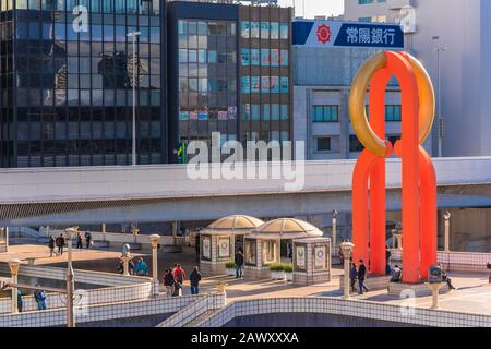 Tokyo, giappone - 07 gennaio 2020: Ponte della stazione di Ueno dominato dalla Expressway a Tokyo. Foto Stock