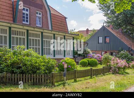 Impressione del villaggio di Spiekeroog che si trova sull'isola di Spiekeroog, una delle Isole Frisone orientali sulla costa del Mare del Nord della Germania Foto Stock