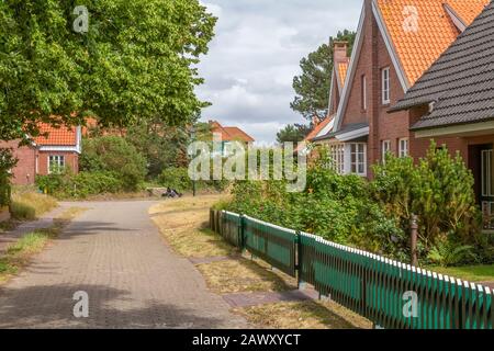 Impressione del villaggio di Spiekeroog che si trova sull'isola di Spiekeroog, una delle Isole Frisone orientali sulla costa del Mare del Nord della Germania Foto Stock