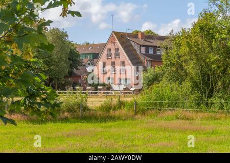 Impressione del villaggio di Spiekeroog che si trova sull'isola di Spiekeroog, una delle Isole Frisone orientali sulla costa del Mare del Nord della Germania Foto Stock