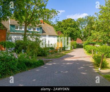 Impressione del villaggio di Spiekeroog che si trova sull'isola di Spiekeroog, una delle Isole Frisone orientali sulla costa del Mare del Nord della Germania Foto Stock