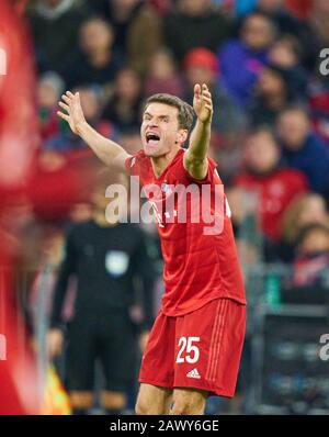 Calcio Monaco - Lipsia, Monaco Di Baviera 09 Febbraio 2020. Thomas MUELLER, MÜLLER, FCB 25 FC BAYERN MUNICH - RB LEIPZIG - DFL REGOLAMENTAZIONI PROIBISCONO QUALSIASI USO DI FOTOGRAFIE come SEQUENZE DI IMMAGINI e/o QUASI-VIDEO - 1.German Soccer League , Monaco, 09 febbraio 2020. Stagione 2019/2020, giorno della partita 21, FCB, München © Peter Schatz / Alamy Live News Foto Stock