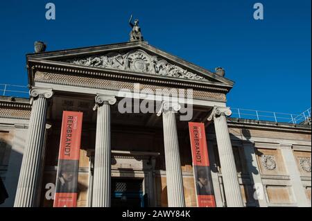 Oxford, Inghilterra, Regno Unito. Febbraio 6th 2020 il Museo di Arte e Archeologia Ashmolean su Beaumont Street, Oxford, Foto Stock