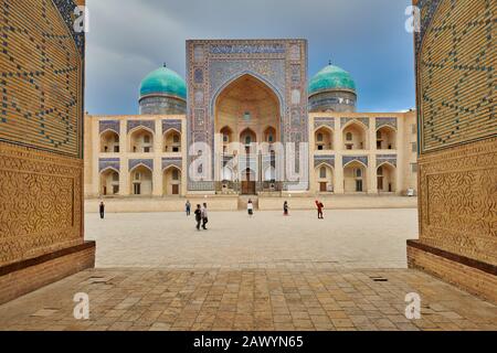 Mir-ho Arab madrasa, Bukhara, Uzbekistan in Asia centrale Foto Stock