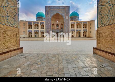 Mir-ho Arab madrasa, Bukhara, Uzbekistan in Asia centrale Foto Stock