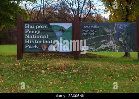 Harpers Valley, West Virginia / USA - 3 novembre 2018: Cartello d'ingresso al parco storico nazionale dei traghetti di Harpers in Virginia Occidentale. Foto Stock