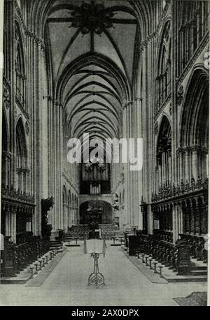 L'organo in Francia : uno studio della sua costruzione meccanica, delle sue caratteristiche tonali e della sua letteratura, con suggerimenti per la registrazione della musica d'organo francese su strumenti americani . ????????????HHI CATTEDRALE, BAYEUX LA NAVATA DALL'ALTARE Foto Stock