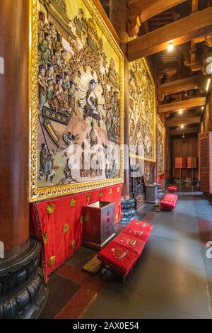 Dipinti buddisti meravigliosamente dettagliati nel Tempio di Jing'an, Shanghai, Catene Foto Stock