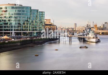 HMS Belfast sul Fiume Tamigi a Londra Foto Stock