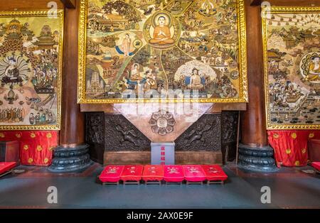 Dipinti buddisti meravigliosamente dettagliati nel Tempio di Jing'an, Shanghai, Catene Foto Stock