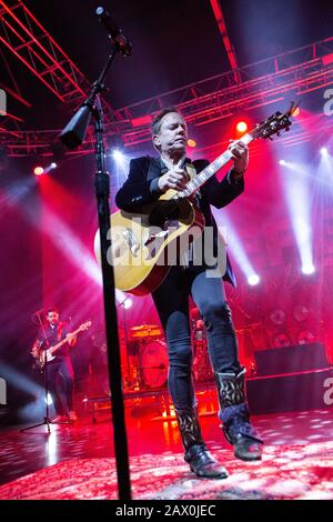 Milano Italia. 09 Febbraio 2020. Il cantautore e l'attore britannico-canadese KIEFER SUTHERLAND si esibisce dal vivo sul palco di Fabrique durante il "Reckless & Me Tour 2020". Foto Stock