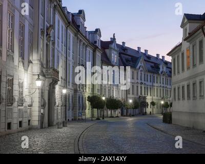 Residenzplatz, Eichstätt, Dämmerung, Altmühltal, Bayern, Deutschland | Residenzplatz, Blue Hour, Eichstaett, Altmuehltal, Baviera, Germania Foto Stock