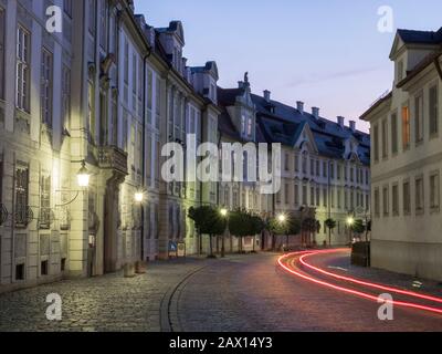 Residenzplatz, Eichstätt, Dämmerung, Altmühltal, Bayern, Deutschland | Residenzplatz, Blue Hour, Eichstaett, Altmuehltal, Baviera, Germania Foto Stock