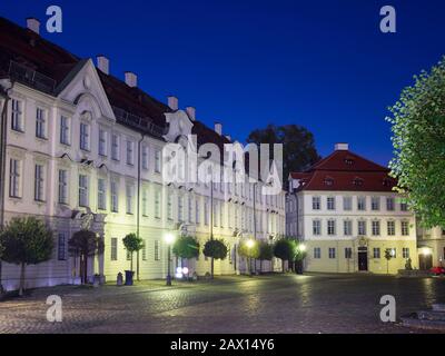 Residenzplatz, Eichstätt, Dämmerung, Altmühltal, Bayern, Deutschland | Residenzplatz, Blue Hour, Eichstaett, Altmuehltal, Baviera, Germania Foto Stock