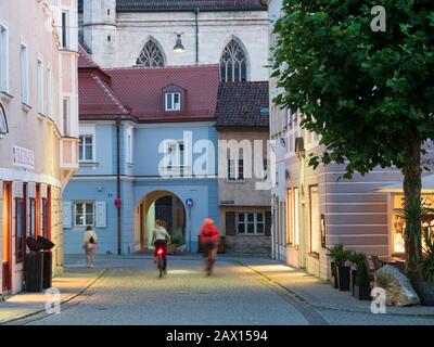 Eichstätt, Altstadt bei Dämmerung, Altmühltal, Bayern, Deutschland | centro storico, crepuscolo, Eichstaett, Altmuehltal, Baviera, Germania Foto Stock