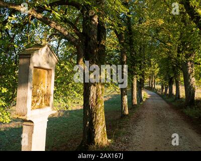 Kalvarienberg Frauenberg, Eichstätt, Altmühltal, Bayern, Deutschland | Eichstaett, Calvario Frauenberg, Altmuehltal, Baviera, Germania Foto Stock