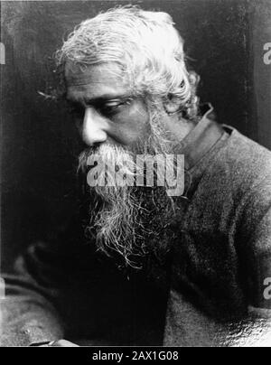 1913 ca , USA : il celebre poeta e scrittore indiano Rabindranath TAGORE ( Calcutta 1861 - 1941 ) , Premiato con il Premio Nobel per la Letteratura nel 1913 - LETTERATO - SCRITTORE - LETTERATURA - Letteratura - POESIA - POESIA - POETA - ritratto - ritatto - PREMIO NOBEL LETTERATURA uomo anziano - uomo anziano vecchio - orso - barba ----- Archivio GBB Foto Stock