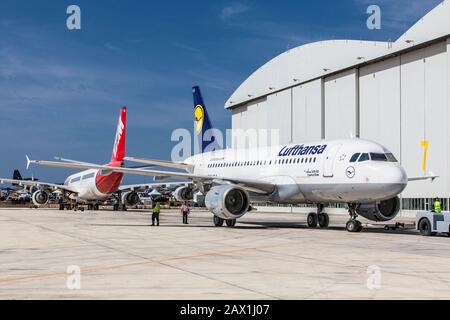 Luqa, MALTA - 29 SETTEMBRE - Lufthansa Airbus A310-100 durante la 20th edizione dell'Airshow internazionale di Malta il 29 settembre 2012 Foto Stock