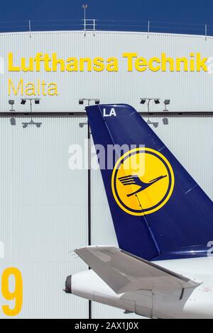 Luqa, MALTA - 29 SETTEMBRE - Lufthansa Technik locale durante la 20th edizione del Malta International Airshow il 29 settembre 2012 Foto Stock