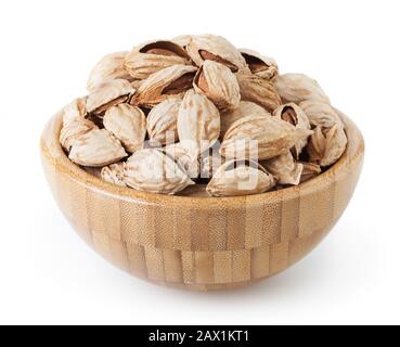 Mandorle in ciotola di legno isolato su sfondo bianco con tracciato di ritaglio Foto Stock