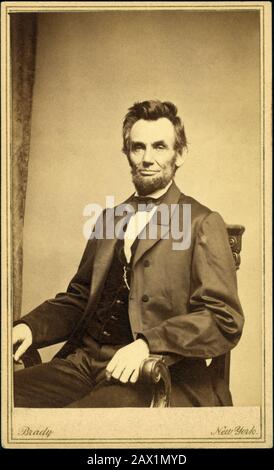 1864 , 8 gennaio , USA : il Presidente degli Stati Uniti ABRAHAM LINCOLN ( Big South Fork , KY, 1809 - Washington 1865 ). Foto di Mathew B. BRADY (ca. 1823 - 1896 ). Lincoln visitò lo studio di Mathew Brady a Washington, D.C., in almeno tre occasioni nel 1864. Diversi ritratti sopravvivono da ogni sessione. - Presidente della Repubblica - Stati Uniti - ritratto - cravatta - cravatta - papillon - Colletto - colletto - Abramo --- Archivio GBB Foto Stock