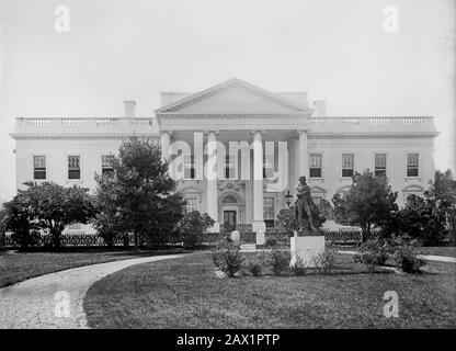 1864 ca , WASHINGTON, DC, USA : LA CASA BIANCA al tempo del presidente degli Stati Uniti ABRAHAM LINCOLN ( Big South Fork , KY, 1809 - Washington 1865 ) . - Presidente della Repubblica - Stati Uniti - CASA BIANCA - giardino - giardino - Abramo ---- Archivio GBB Foto Stock