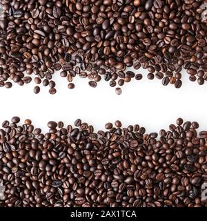 Chicchi di caffè tostati sfondo con spazio di copia Foto Stock