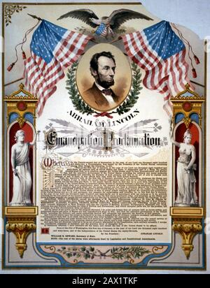 1862 , USA : l'emancipazione degli schiavi, proclamata il 22nd settembre 1862 dal Presidente degli Stati Uniti ABRAHAM LINCOLN ( 1809 - 1865 ) . Incisione.- Presidente della Repubblica - stati Uniti - USA - ritratto - cravatta - cravatta - papillon - Colletto - Abramo - EMANCIAZIONE DEGLI SCHIAVI - schiavi - schiavitù - schivismo ---- Archivio GBB Foto Stock