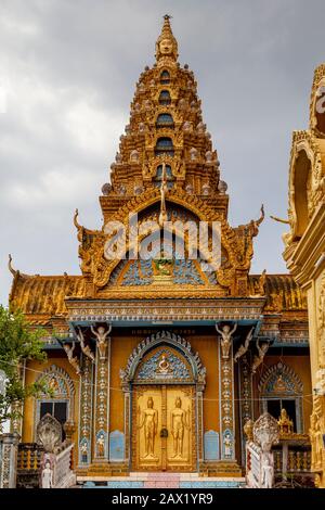 Wat Sampeau (Phnom Sampeou), Battambang, Cambogia. Foto Stock