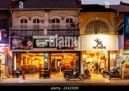 Edifici Di Epoca Coloniale, Battambang, Cambogia. Foto Stock