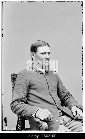 1865 , Washington Navy Yard, D.C., USA : Thomas P. ' Boston ' Corbett (1832 – presunto morto 1894) fu il soldato dell'esercito dell'Unione che uccise e sparò l'assassino di Abraham Lincoln, John Wilkes Booth . Il presidente degli Stati Uniti ABRAHAM LINCOLN ( 1809 - 1865 ). Foto di Mathew Brady (1823–1896) - Presidente della Repubblica - Stati Uniti - rito - ritratto - Abramo - cacciatore di taglie - COSPIRAZIONE --- Archivio GBB Foto Stock