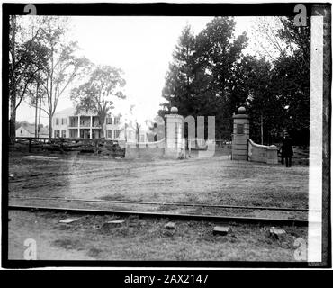 1890 ca, USA : la Surrattsville ( è ora conosciuta come Clinton ), Leonardtown ( MARYLAND ), la casa con piantagioni DI MARY SURRATT ( 1820 - 1865 ) uno dei cospiratori Lincoln condannato a morte . Il presidente degli Stati Uniti ABRAHAM LINCOLN ( 1809 - 1865 ). Mary Elizabeth Jenkins Surratt ( May 1823 – July 7, 1865 ) è stato un . Condannata a morte, fu impiccata, diventando la prima donna giustiziata dal governo federale degli Stati Uniti. Era la madre di John H. Surratt, Jr., Foto Stock