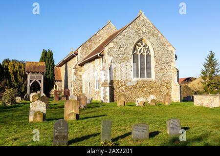 Chiesa parrocchiale del villaggio di tutti i Santi, Suffolk, Inghilterra, Regno Unito Foto Stock