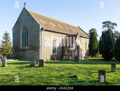 Chiesa parrocchiale del villaggio di tutti i Santi, Suffolk, Inghilterra, Regno Unito Foto Stock