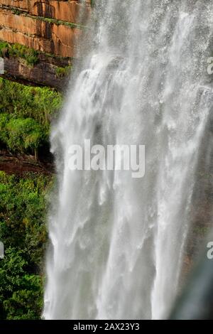 Australia: Tempo una vista delle Cascate di Wentworth nelle Blue Mountains ad ovest di Sydney Foto Stock