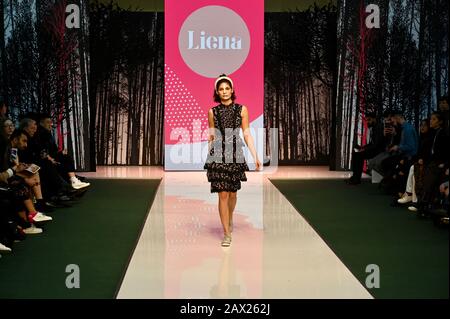 Liena, Pure London Runway, Pure London, Olympia, Kensington, Londra. REGNO UNITO Foto Stock