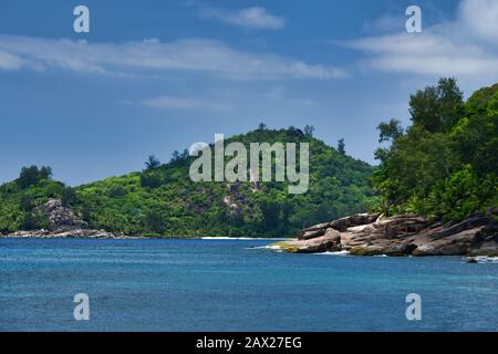 Isola tropicale disabitata, Isola Terese, Mahe, Seychelles. Foto Stock