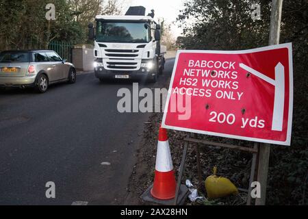 Harefield, Regno Unito. 6 Febbraio 2020. Un segno indica un sito Babcock per il progetto di collegamento ferroviario ad alta velocità HS2. Credit: Mark Kerrison/Alamy Live News Foto Stock