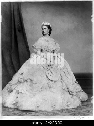 1863 ca : la principessa CHARLOTTE Archiduchesse D'AUSTRIA ( 1840 - 1927 ), foto riprodotta da J. Malovich, Trieste , originale negativa di Andrew Burgess , uno degli operatori di Mathew Brady, in viaggio a Città del Messico . Charlotte, nata in Belgio, imperatrice del Messico dal 1863, fu la consorte dell'imperatore Massimiliano i del Messico, Arciduca d'Austria ( 1832 - 1867 ). Charlotte era l'unica figlia del re Leopoldo i, re dei belgi (1790–1865) dalla sua seconda moglie, Louise-Marie, Principessa di Francia (1812–1850). Charlotte ebbe tre fratelli: Louis-Philippe, morto nell'infanzia, Leop Foto Stock