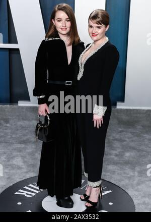 Beverly HILLS, LOS ANGELES, CALIFORNIA, Stati Uniti d'America - 09 FEBBRAIO: Kaitlyn Dever e Mady Dever arrivano al 2020 Vanity Fair Oscar Party che si tiene al Wallis Annenberg Center for the Performing Arts il 9 febbraio 2020 a Beverly Hills, Los Angeles, California, Stati Uniti. (Foto Di Xavier Collin/Agenzia Stampa Immagini) Foto Stock