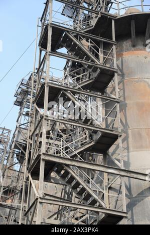 Camini in una fabbrica di soda a Tianjin, Cina Foto Stock